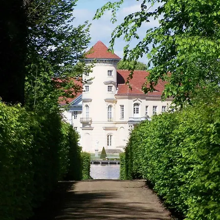 Marstall Im Schlosspark * ריינסברג